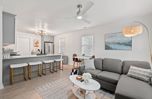 Cozy 2 Bdrm Home by the Beach