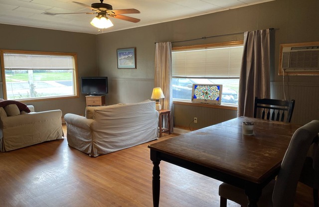Cozy 2+bed/1bath in quiet neighborhood