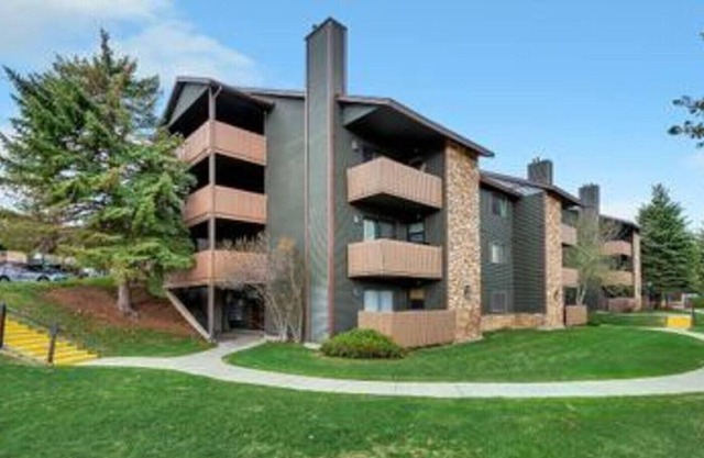 Newly Renovated Cozy 2 Bed/Bath*Great Location*