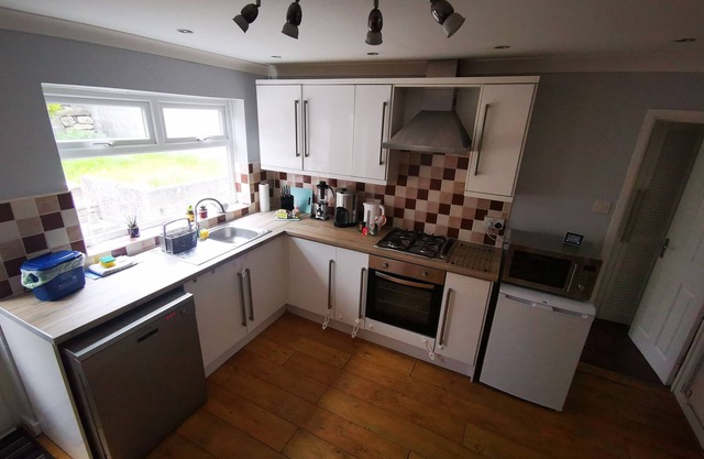 Cozy 2-bed Cottage in Merthyr, 5 Mins to Bike Park