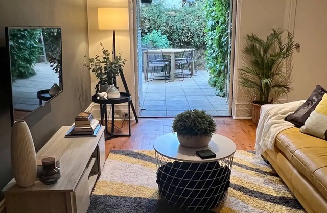 Cozy 2 bed, plus sofa bed, Chinatown Escape Adelaide, CBD, Gouger, free parking