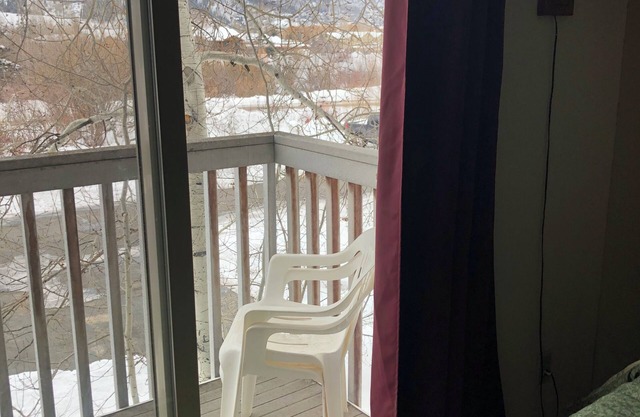 Cozy 2-bedroom townhome, with WIFI near free bus in awesome Steamboat Springs