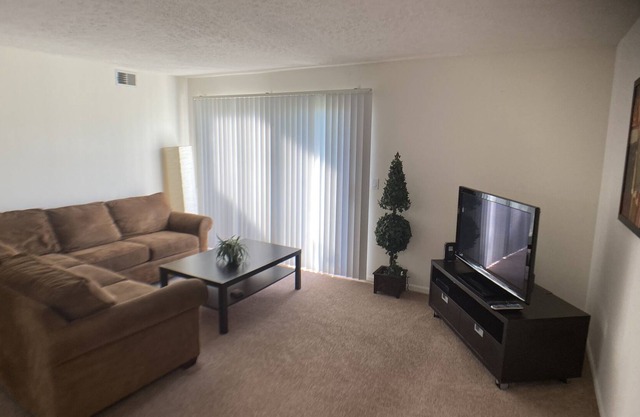 Cozy 2 bedroom / 2 bathroom unit with all the comforts of home.