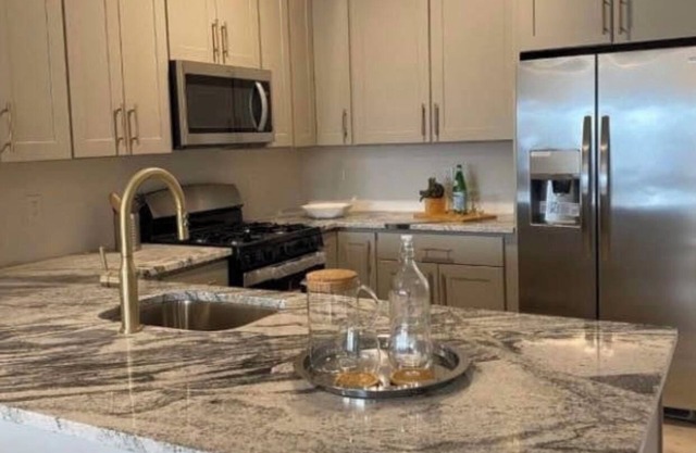 Cozy 2-bedroom apartment with AC and WiFi in pleasant Ewing Township