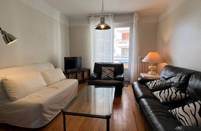 Appartement Confortable en Centre-Ville d'Aix-les-Bains - 4 Pers, 73m², Balcons, Parking, Animaux OK