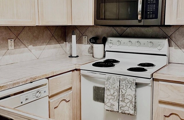 Cozy 2-bedroom apartment in lovely Edinburg with WiFi, AC