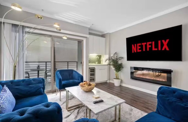 Cozy 2-bedroom apartment in pleasant Glendale with WiFi, AC