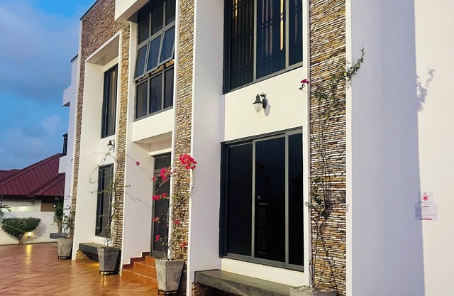 Cozy 2-bedroom apartment with WiFi, fitness room in fabulous Accra