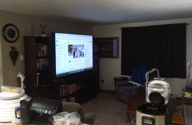 Cozy 2-bedroom apartment in terrific Fargo with AC, Wi-Fi, centrally located