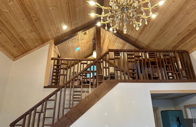 Cozy 2-bedroom cabin on 3 acres of mountaintop property