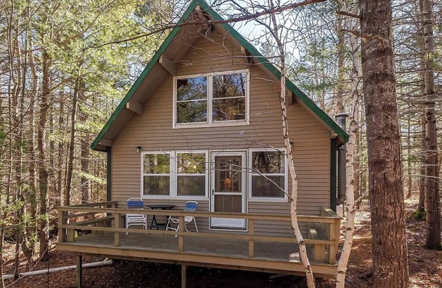 Cozy 2-bedroom cabin, with woodstove, near ACADIA's best Hikes, Lakes, and SWHbr