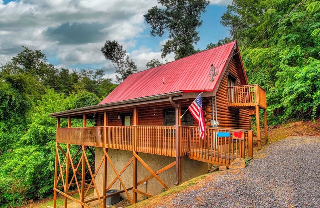 Cozy 2-bedroom cabin in welcoming lake Douglas, Sevierville near Pigeon Forge
