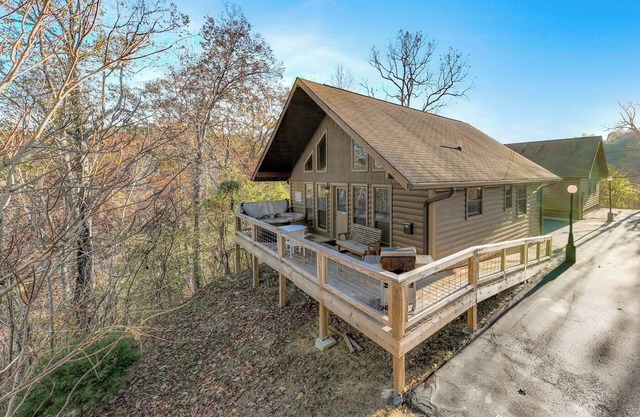 Cozy 2 Bedroom Chalet .5 Miles from Dale Hollow Lake #5