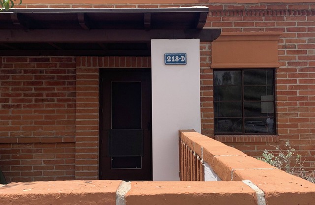 Cozy 2-bedroom condo with AC, WiFi in amazing Green Valley