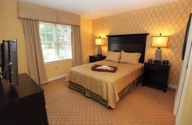 Cozy 2-bedroom condo with AC, WiFi in charming Williamsburg