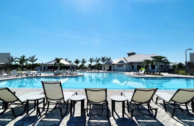 Cozy 2-bedroom condo with WiFi, AC in fabulous Heritage Landing, Punta Gorda.
