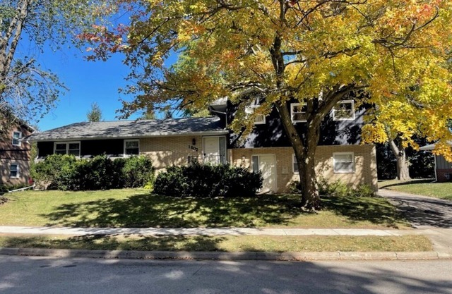 Cozy 2-bedroom condo in Normal close to Illinois State University