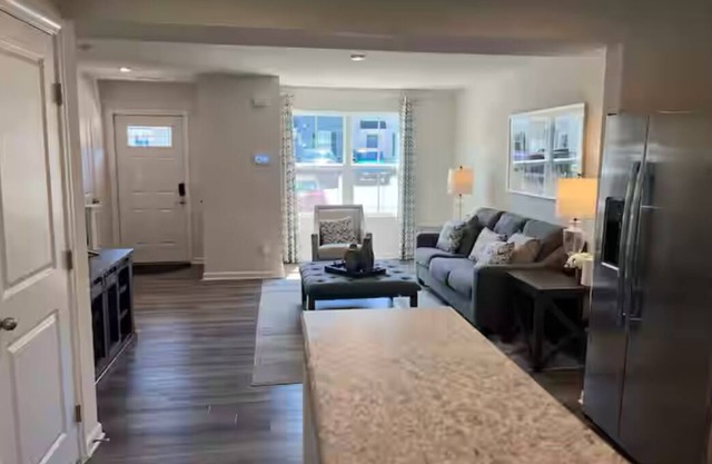 Cozy 2 bedroom condo in welcoming Greer with WiFi and AC