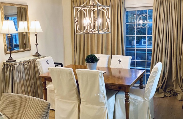 Cozy 2 bedroom condo, perfect for game or long weekend, <1 mile from the Square