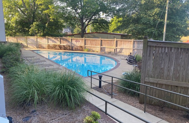 Cozy 2-bedroom condo in awesome Starkville with AC, WiFi, 2 parking spots