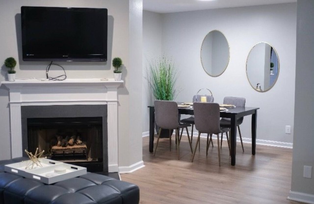 Cozy 2-bedroom condo with WiFi, AC very close to Golf!
