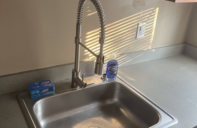 Cozy 2 bedroom conveniently located to all you need