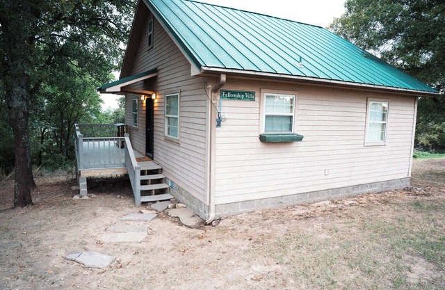 Cozy 2-bedroom cottage with loft, AC, and WiFi on peaceful 325-acre property