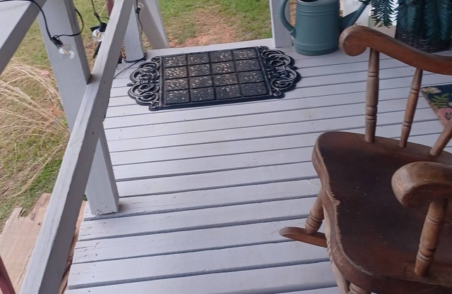 Cozy 2-bedroom cottage in charming Abbeville with AC