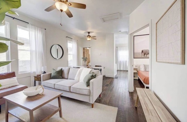 Cozy 2 Bedroom Downtown Milwaukee Apartment