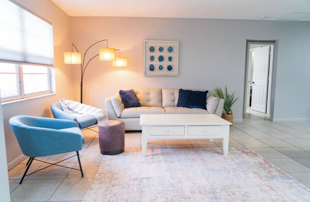 Cozy 2-bedroom hideaway with WiFi, AC the heart of Fort Myers