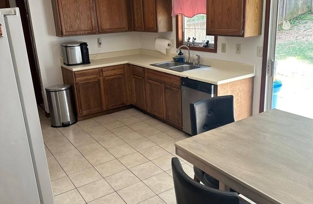Cozy 2-bedroom house in beautiful Lawrenceville with WiFi, AC