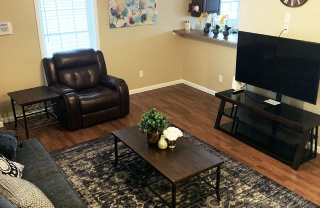 Cozy 2 bedroom home in a beautiful neighborhood