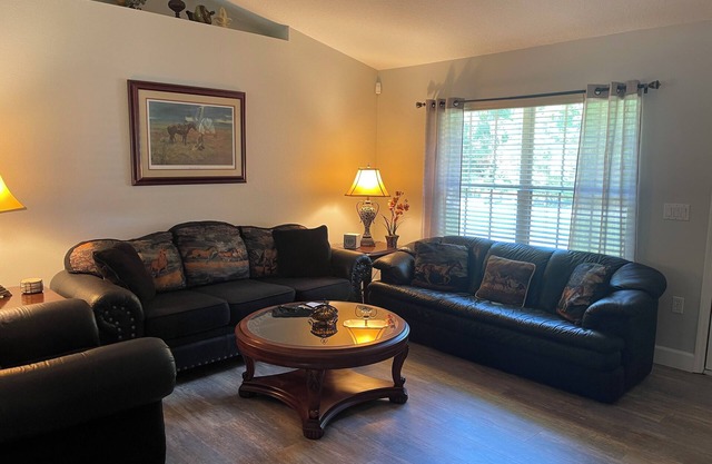 Cozy 2-bedroom house in Rural setting