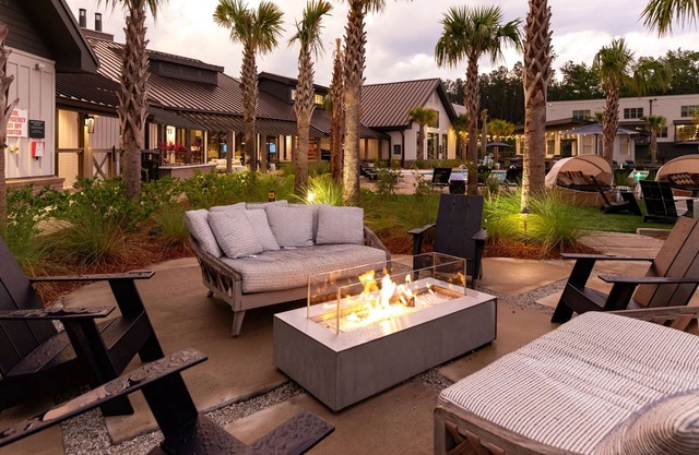 Cozy 2-bedroom luxury apartment in Summerville with WiFi, AC
