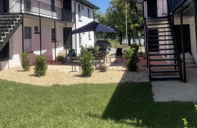 Cozy 2-bedroom rental unit with free parking