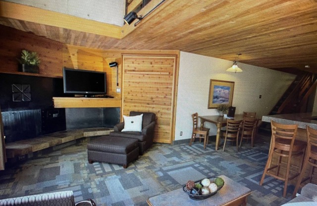 Cozy 2-bedroom resort in amazing Snowbird with WiFi, fitness room