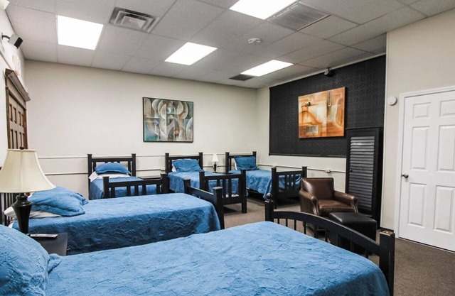 Cozy 2-bedroom studio with AC and WiFi in adorable Anniston