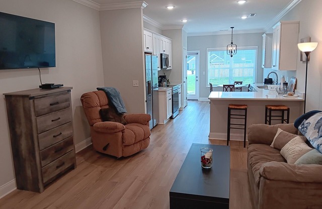 Cozy 2-bedroom townhome near shopping, churches, and the outdoors