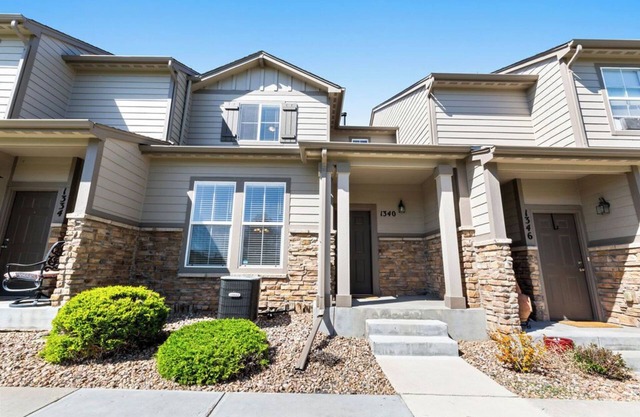 Cozy 2-bedroom townhome in pleasant Monument with AC