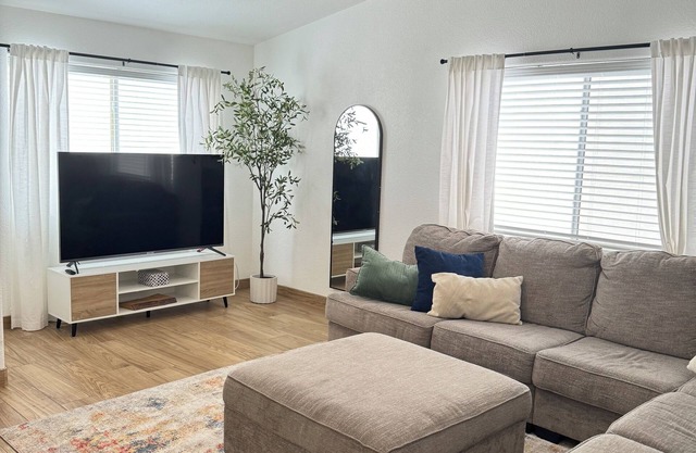 Cozy 2-bedroom townhome with AC, WiFi in delightful Lake Havasu City