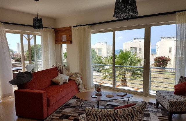 Appartement confortable de 2 chambres avec terrasse vue mer