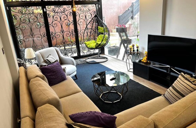 Cozy 2 BR apartment, with pool and big yard