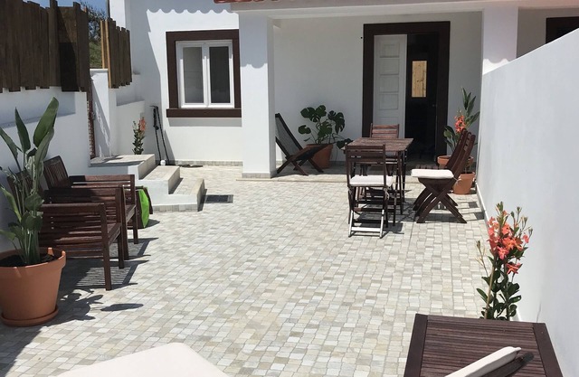 Cozy 2 BR House w/ Patio in Azenhas do Mar