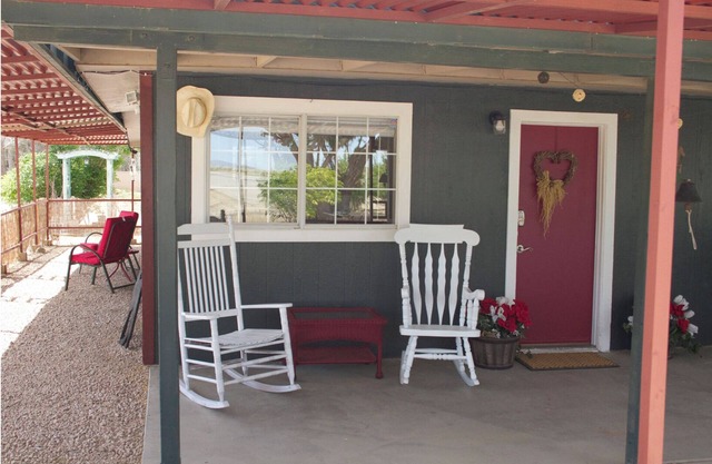 Confortable 2 BR sur 2 acres avec verger à Rosamond, CA