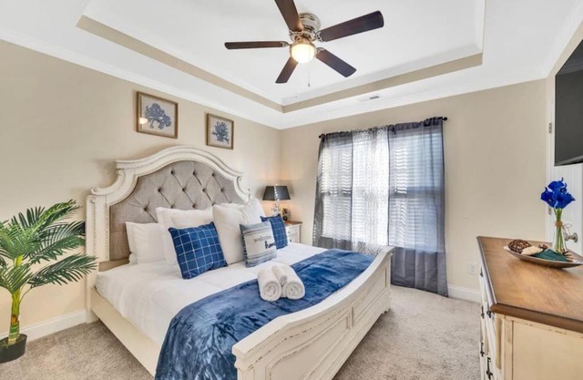 Cozy 2B Townhouse King Bed Free Parking TV in BRs