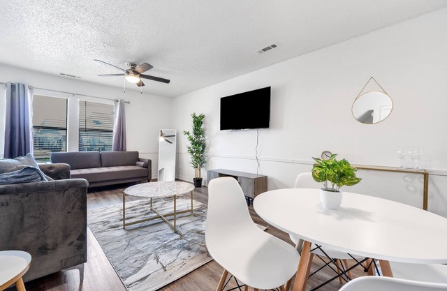 Cozy 2BD Near NEW Walmart HQ | Free Parking
