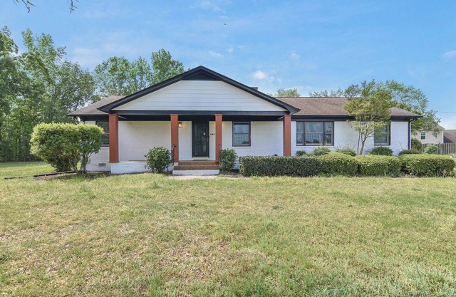 Cozy 2BR 2BA 5 min to lake 20 min to downtown CLT