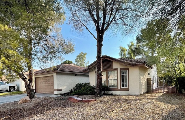Cozy Home 2 beds, 2 baths with Garage, Pool & Patio – Prime Henderson Location!