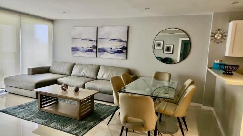 Cozy 2br 2ba Retreat at Beachfront Resort, Heated Pool!