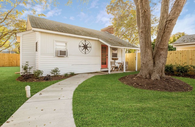 Quaint Cottage Getaway, 30+ Day Stay
